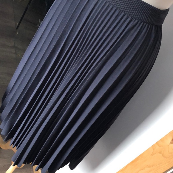 Pleated skirt - Picture 3 of 5